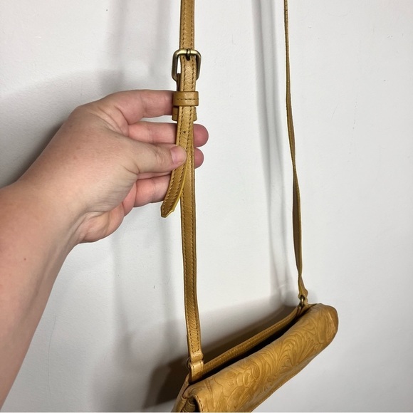 C & C California golden yellow leather crossbody bag small size - Picture 3 of 16